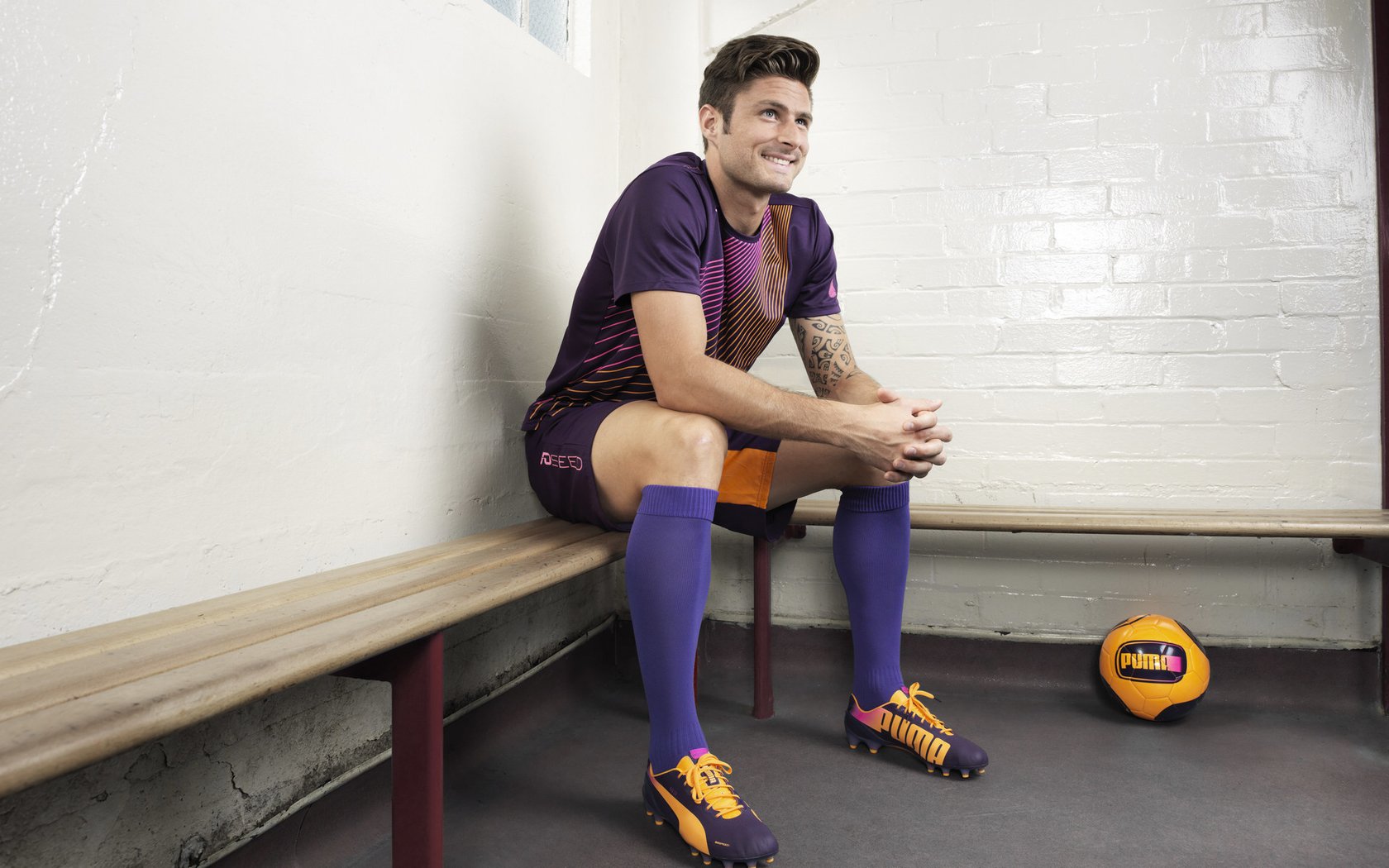 九游（jiuyou.com）游戏-博卡攻守转换节奏偏慢，被拜仁反击多次打穿，博卡足球俱乐部新球衣